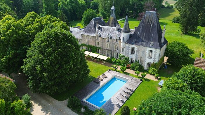 Château de prestige avec piscine — à vendre via Equinoxe Prestige Immobilier
